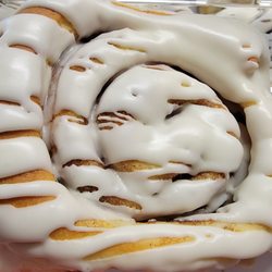 Kivi Kreations Bakery - Cinnamon roll