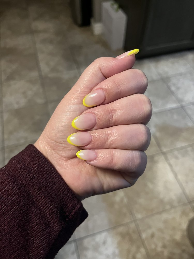 DELOUX NAIL SALON Updated September 2024 1024 Upper Wentworth