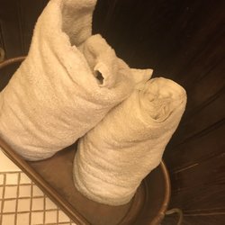 Rippon Kinsella House - Flat itchy towels probably procured when the Rippon Kinsella was built...?