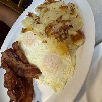 Broken Egg Diner - Farmers with home fries - American Near Me - Sebring, Florida