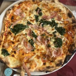 Restaurante Es Vinyet - UEP! Pie goat cheese onions, spinach , ham! 10/10