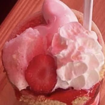 Zoe's Ice-Cream - Strawberry - Ice Cream & Frozen Yogurt Near Me - Mount Washington, Kentucky