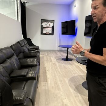 Frank's Hideout - Lounge with tv"s - Bars Near Me - Palm Desert, California