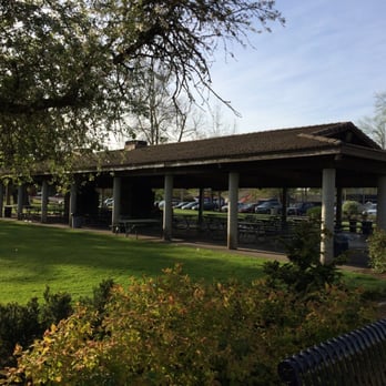 Stewart Park Golf Course - Golf Near Me - Roseburg, Oregon