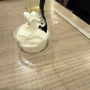 Lou Mitchell's - Complimentary ice cream - Breakfast & Brunch Near Me - Chicago, Illinois