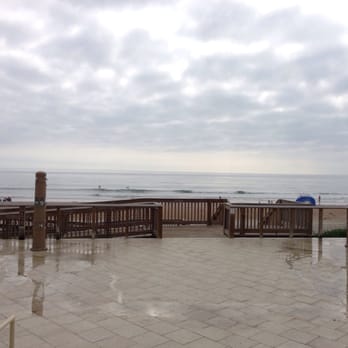 Andy Romano Beachfront Park - Walkway to the beach and showers - Parks Near Me - Ormond Beach, Florida