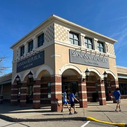 Banana Republic Factory Store - Exterior of store