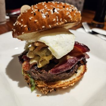 Gordon Ramsay Burger Las Vegas - farmhouse burger $26.99 - Burgers Near Me - Las Vegas, Nevada Gordon Ramsay Burger Las Vegas - farmhouse burger $26.99 - Burgers Near Me - Las Vegas, Nevada