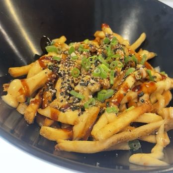 Aloha Vibes - Fries in a very large bowl that helped keep them warm. - Cocktail Bars Near Me - Kailua-Kona, Hawaii
