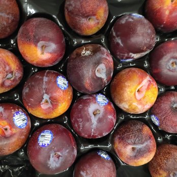 Grocery Outlet - Norwalk - a pile of plums - Grocery Near Me - Norwalk, California Grocery Outlet - Norwalk - a pile of plums - Grocery Near Me - Norwalk, California