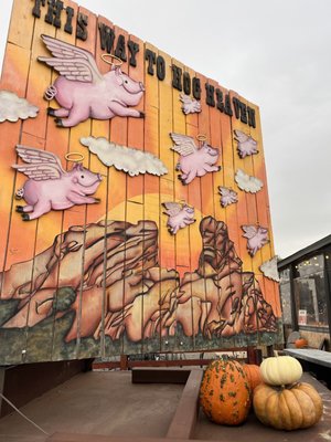 Piggin' Out Smokehouse by null