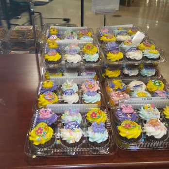 Dave's Marketplace - Cute Easter cupcakes - Grocery Near Me - Smithfield, Rhode Island