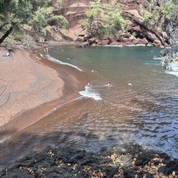 Kaihalulu Red Sand Beach