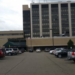 Trumbull Regional Medical Center - Visitor parking and entrance.