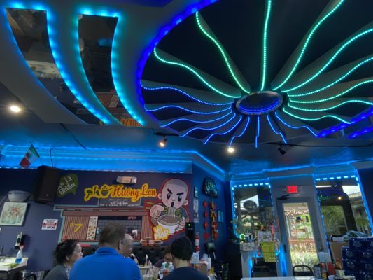 Pho Huong Lan by null