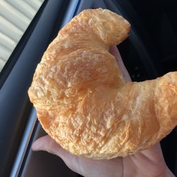 Shamrock Donuts - Croissant giganticus