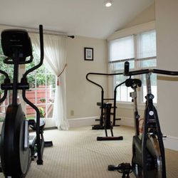 State Street Inn - Cardio fitness room