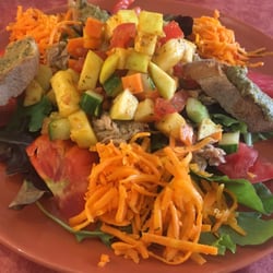 Le Cercle - Tuna salad with apples, tomatoes, cucumbers, carrots