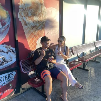 Bruster's Real Ice Cream - Besties enjoying their ice cream on a hot summer day - Ice Cream & Frozen Yogurt Near Me - Orange, California