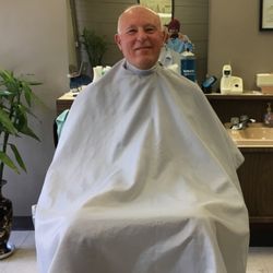 California Barber Shop - Tommy about to give me a haircut June 2017