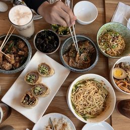 Dan Dan Noodles 擔擔麵