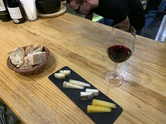 Vinoteca Vides by null