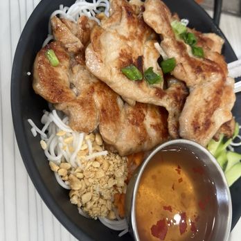 Viet Time - Chicken Vermicelli (hefty bowl) - Vietnamese Near Me - San Bruno, California