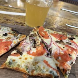 Blue Skye Brewery & Eats - Spinach artichoke flatbread + Red Penny Wheat
