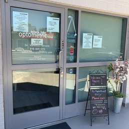 Exterior outside entrance of Toluca Lake Optometric Center - July 2021 - Burbank, California Exterior outside entrance of Toluca Lake Optometric Center - July 2021 - Burbank, California