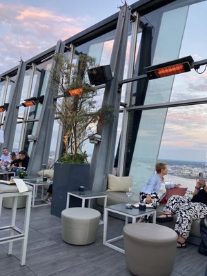 clouds Heaven’s Bar & Kitchen by null