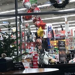 Hy-Vee - Decorating