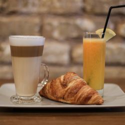 French Greed - Latte Macchiato + jus d'orange pressé + croissant