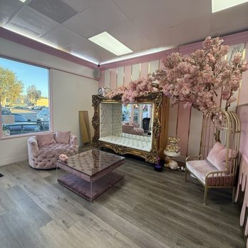 Sweet Escape - Interior - Ice Cream & Frozen Yogurt Near Me - Orange, California