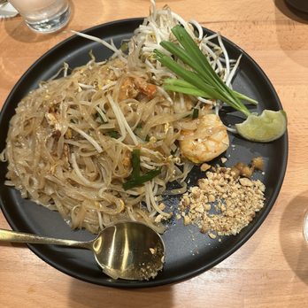 Manaao - Pad Thai with shrimp - Thai Near Me - Tustin, California