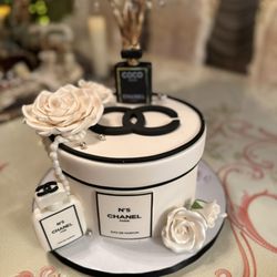 El Maná Pastry Shop - Cake was so beautiful