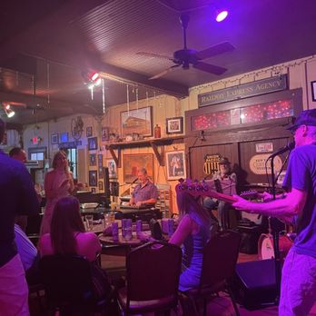Donn's Depot - Band - Dive Bars Near Me - Austin, Texas