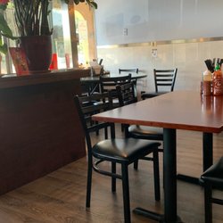 Pho Mama - Seating