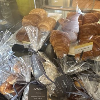 Caffe Luxxe - Alfajores - Coffee & Tea Near Me - Santa Monica, California