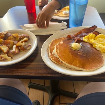 Rosy's Cafe - American Near Me - Hayward, California
