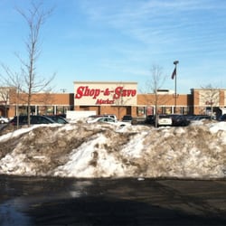 Shop & Save Market Archer Chicago - Shop & Save in winter with snow in the parking lot.