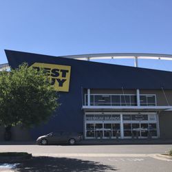 Best Buy - Cascade Station - Storefront