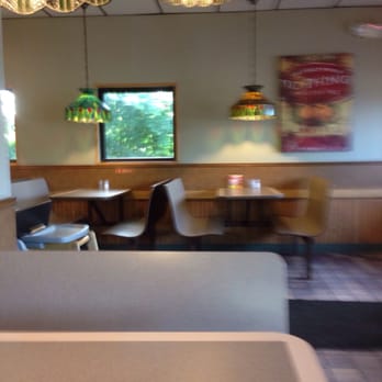 Chicken Coop - Nice clean dining room. - Chicken Wings Near Me - Portage, Michigan