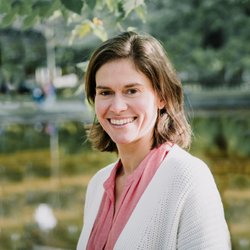 The Montreal Photographer - Kate Fellerath - Outdoor Business Portraits in Montreal
