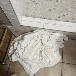 Life in Paradise Vacation Rentals - Dirty towels all over the condo