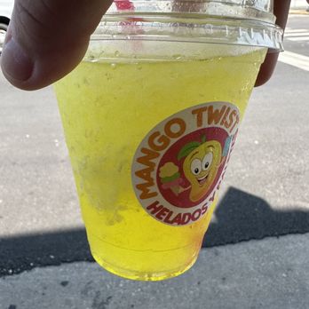 Mango Twist - Pedi raspado y me dieron agua de azúcar - Ice Cream & Frozen Yogurt Near Me - Cicero, Illinois Mango Twist - Pedi raspado y me dieron agua de azúcar - Ice Cream & Frozen Yogurt Near Me - Cicero, Illinois