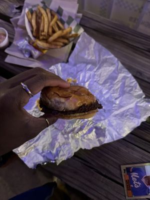Smiley's Burger Club by null