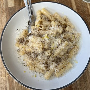 OSTE - RIGATONI CACIO E PEPE - Italian Near Me - Los Angeles, California