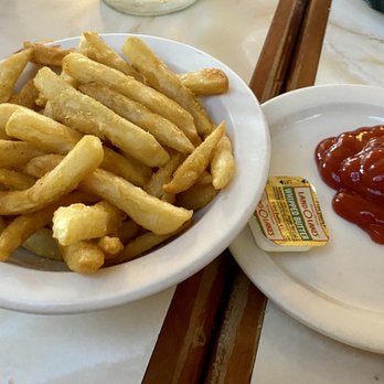 Golden Basket Restaurant - Lots of friends and sooo good! - Burgers Near Me - Green Bay, Wisconsin Golden Basket Restaurant - Lots of friends and sooo good! - Burgers Near Me - Green Bay, Wisconsin