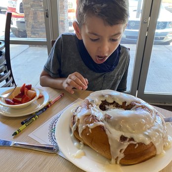 Red Rock Cafe - Cinnamon roll  yummy! - Breakfast & Brunch Near Me - Sedona, Arizona