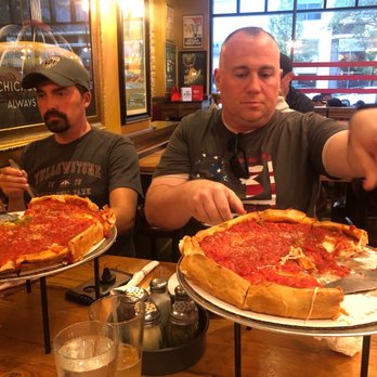 Giordano's - Pizza Chicago style - Pizza Near Me - Chicago, Illinois